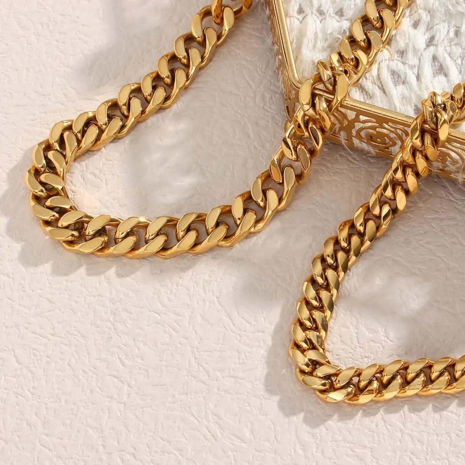 Chunky Cuban Link Chain Necklace Gold - Image 2