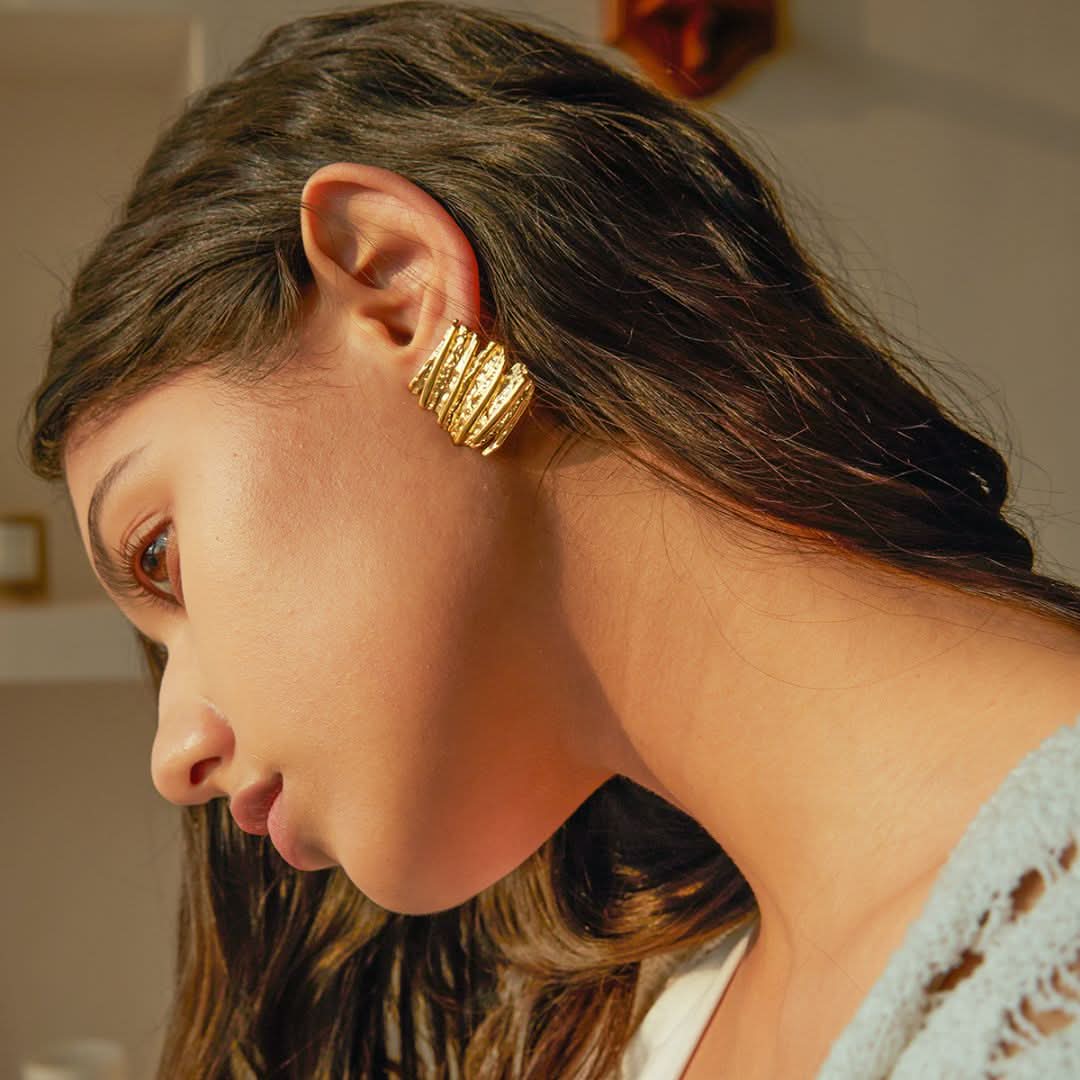 Era Hammered Square Earrings Gold - Image 3