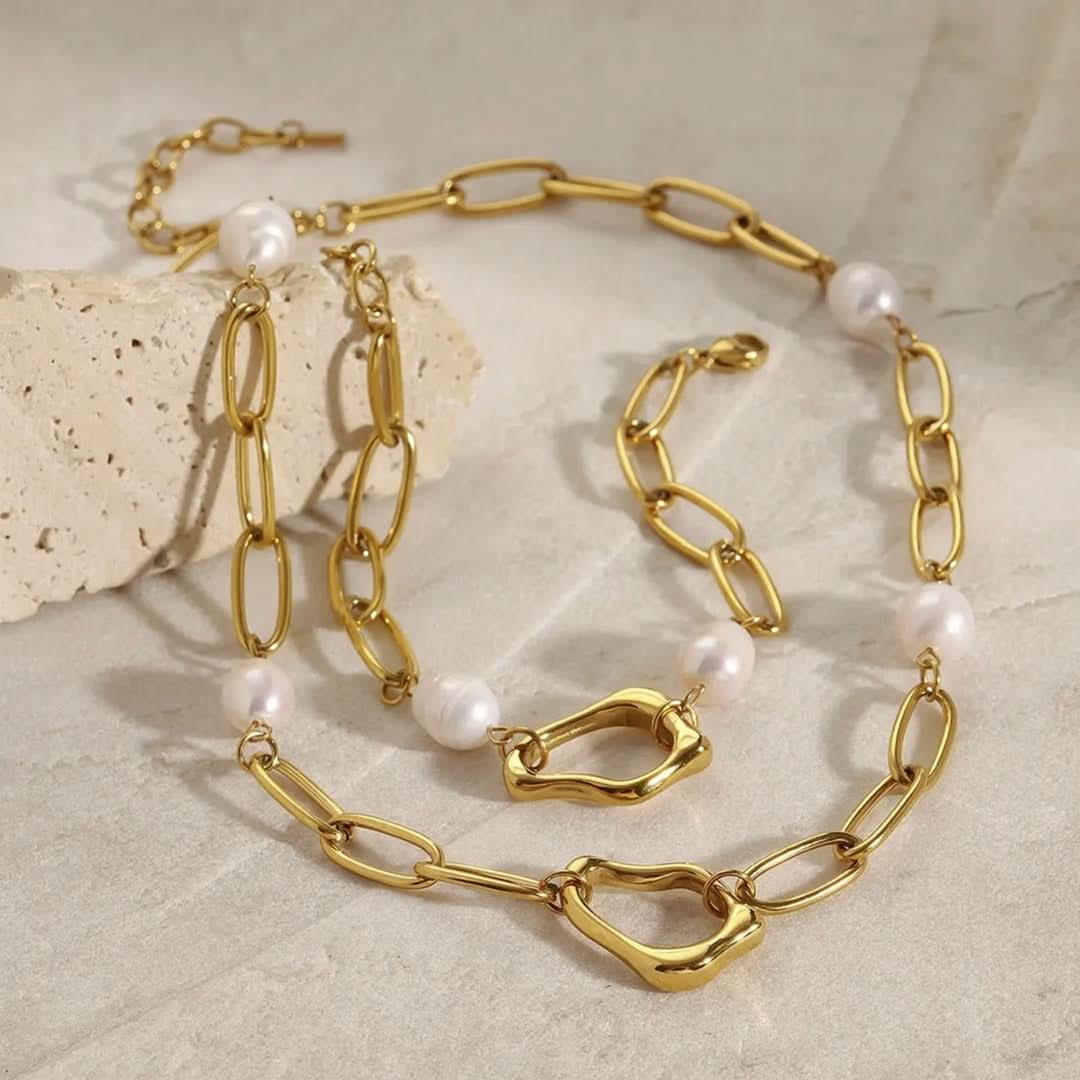 Molten Pearl & Paperclip Necklace Gold - Image 3