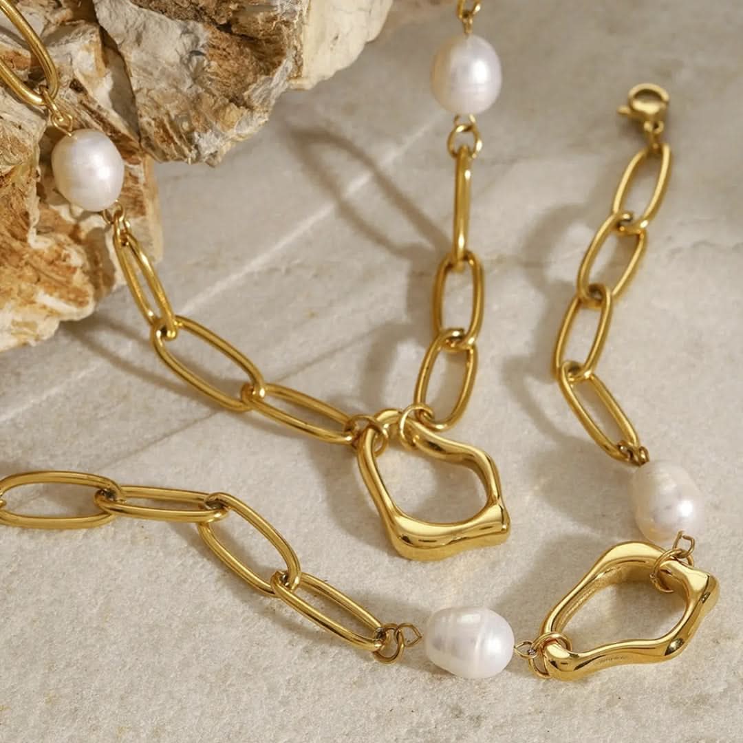 Molten Pearl & Paperclip Necklace Gold - Image 4